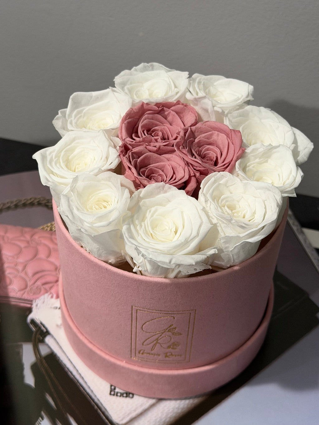 Round Suede Box Roses/White & Blush Pink
