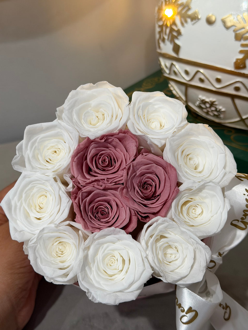 Round Suede Box Roses/White & Blush Pink